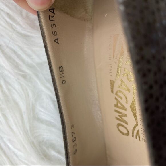 Vintage Salvatore Ferragamo Embossed Leather Spectator Pumps - Picture 8 of 10